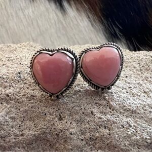 ❤️ Incredible Queen Pink Conch Heart Shaped Earrings Matte Brushed Sterling
